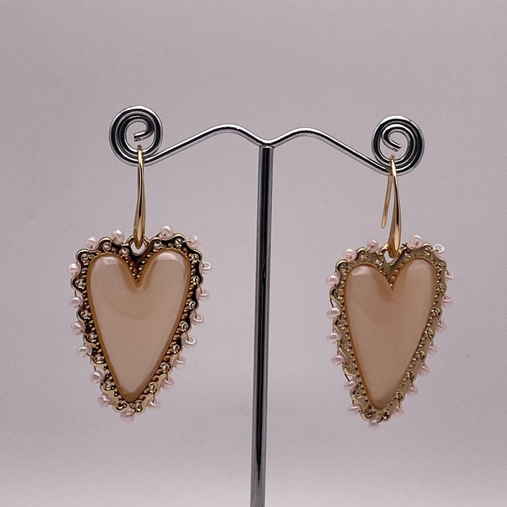 Fashion Heart-Shaped Earrings in Gold and Creamy Pink